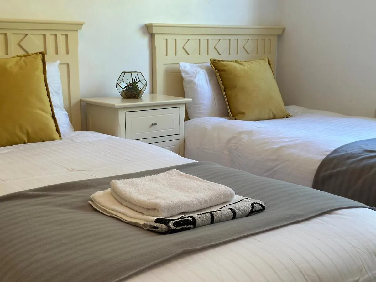 Moderno Apartamento Con Preciosas Vistas Al Mar En Urbanizacion Con Piscina - Rio Real 11 2G Marbella Apartment